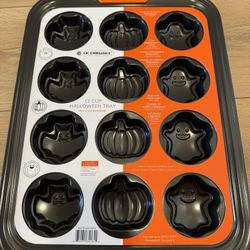 LeCreuset Halloween Cakelet Tin NWT