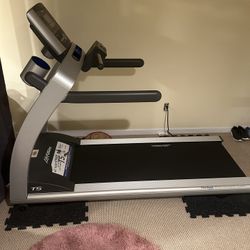 Treadmill-LifeFitness