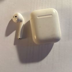 Apple AirPod Case And Right AirPod