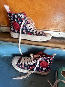 Converse  Super Deal all stars size 8 & 6