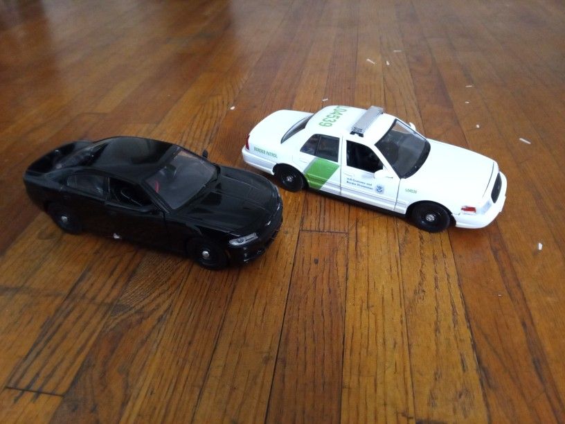 1/24 Scale Border Patrol Crown Vic And Unmarked Dodge Charger Diecast