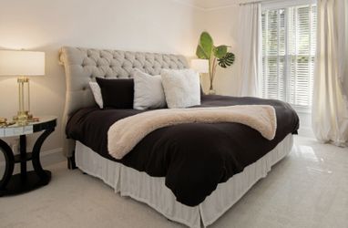 LUXURY KING SIZE TUFTED LINEN HEADBOARD WITH CRYSTAL BUTTONS & NAILHEAD TRIM