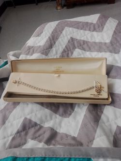 18 KT. GOLD OVER STERLING SILVER SHAPPHIRE AND DIAMOND NECKLACE