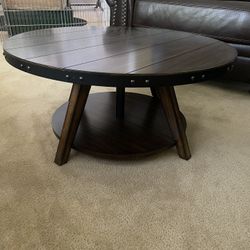 Motion Cocktail Table