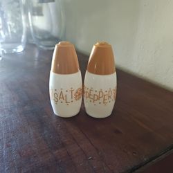 Pyrex white gold dishes