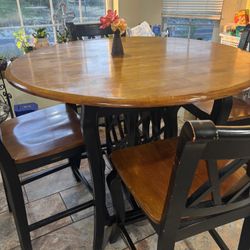 Nice Table With 4 Chairs 