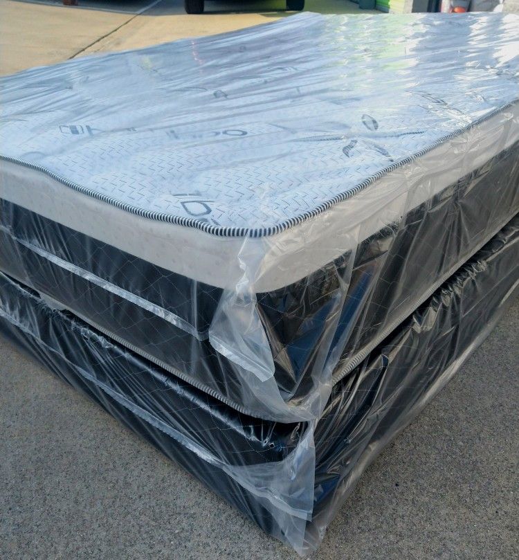 queen orthopedic bamboo pillow top mattress and box spring brand new