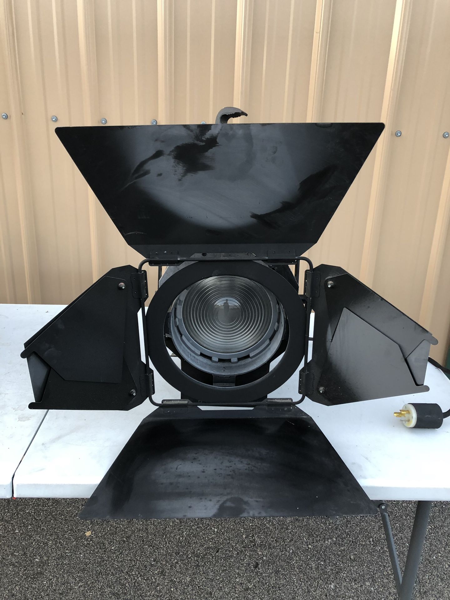Colortran 2K Fresnel light with barn doors & clamp