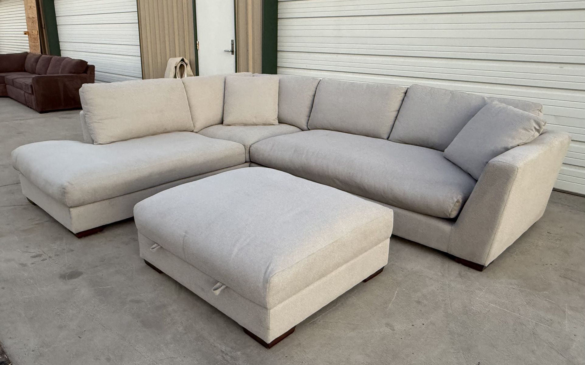 HENREDON FABRIC SECTIONAL WITH STORAGE OTTOMAN
