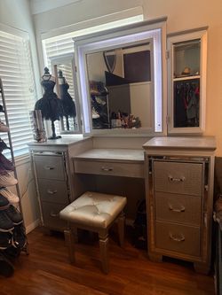Make up vanity