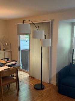 Modern 3 shade Lamp - like new