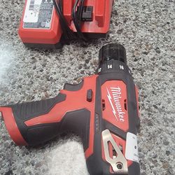 MILWAUKEE 2407-20 3/8 DRILL NO BATTERY W CHARGER