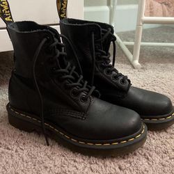 1490 virginia leather dr martens boots 🎀