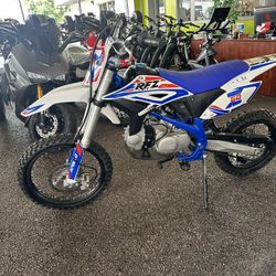 Apollo Z20 RFZ 125cc Dirt Bike Pit Bike Blue/White Color