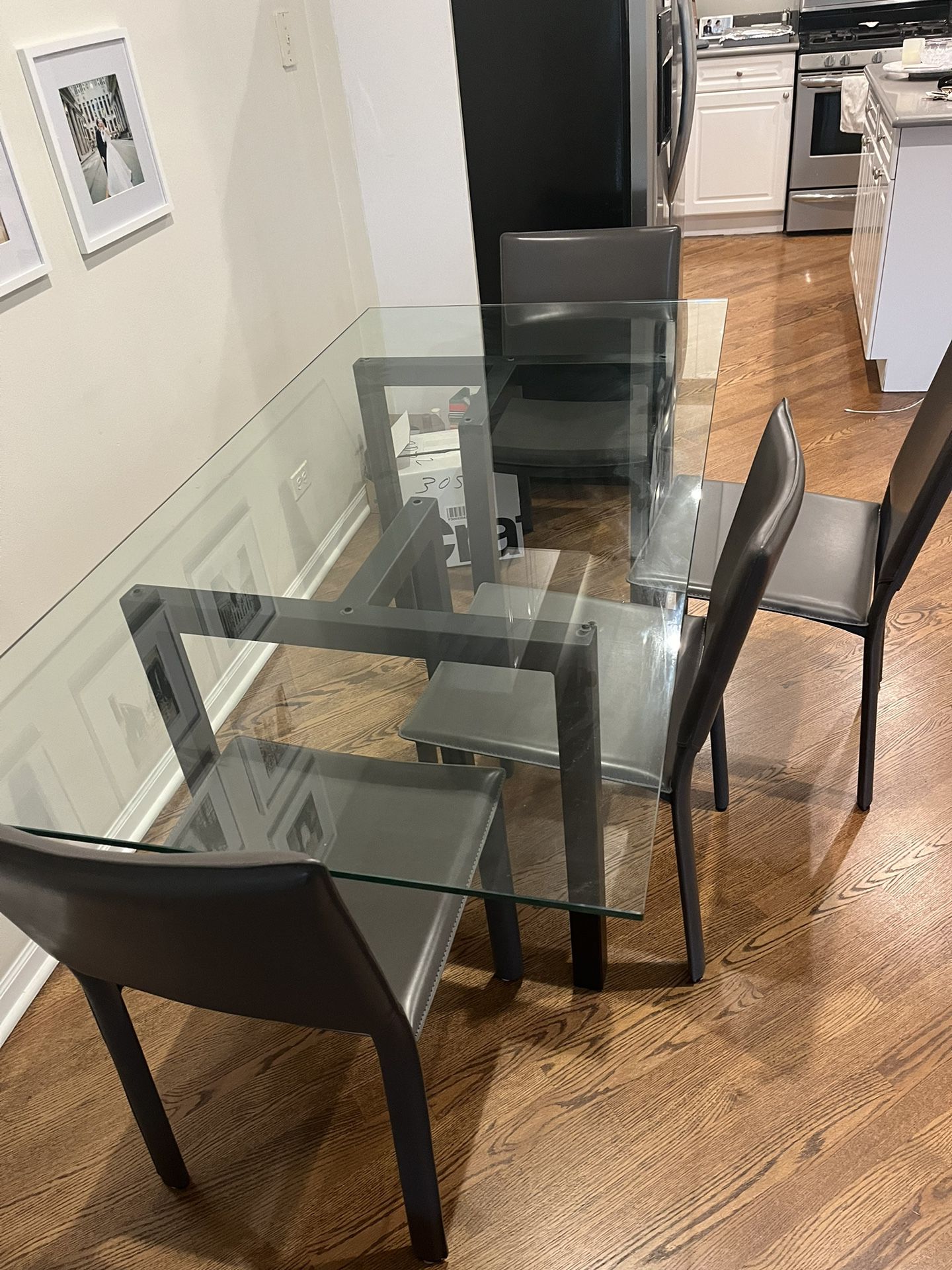 Dining table With Glass Top