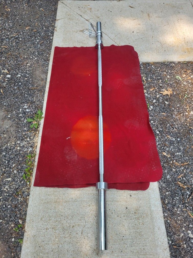 OLYMPIC 6' BAR. 35LBs USED IN GOOD CONDITION NO LABELS
11525 S HALSTED dunkin donuts/
7111.S WESTERN WALGREENS
DELIVERY AVAILABLE $
55$. CASH