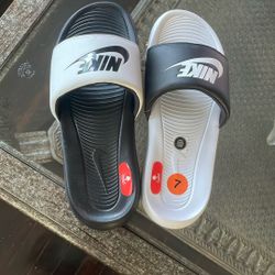 Black And White Nike Slides (New) Size 7