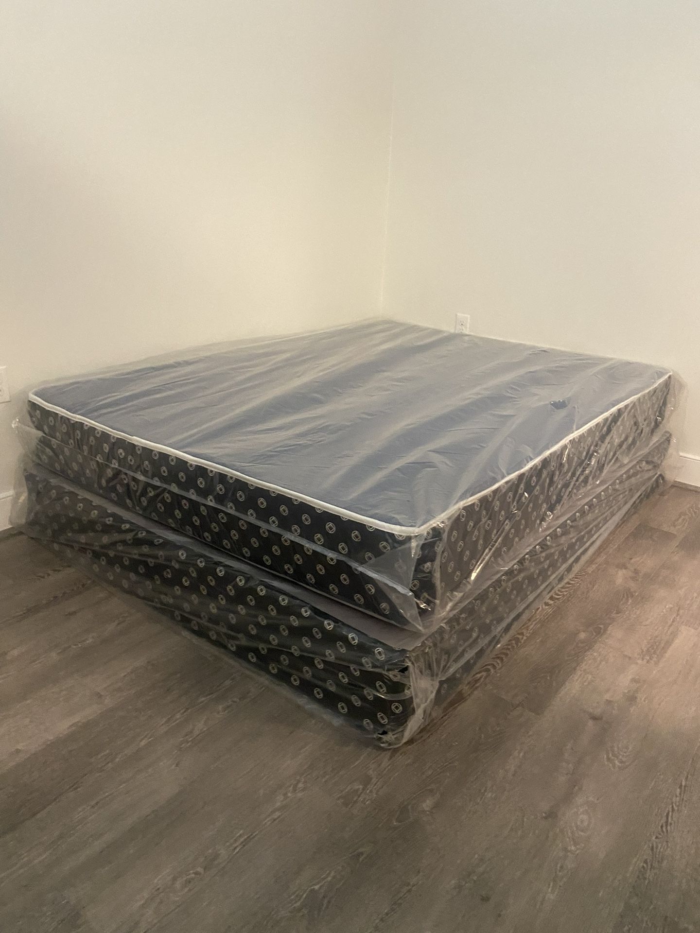 Queen Mattress Come And Box  Spring  - Free Delivery 🚚 To Reasonable Distance 