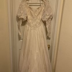 Vintage ivory wedding gown