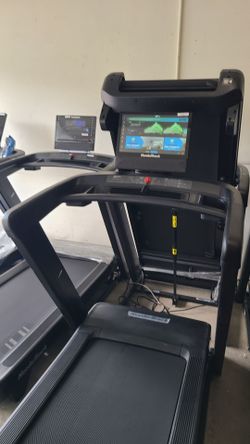 NordicTrack Commercial 1750 Treadmill- 16" ifit Touchscreen- 1300$