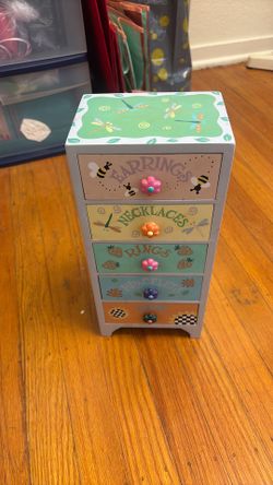 Jewelry box