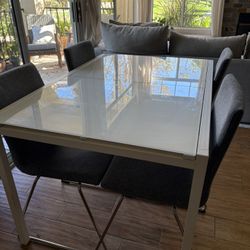 Dining Table Set (like new!)