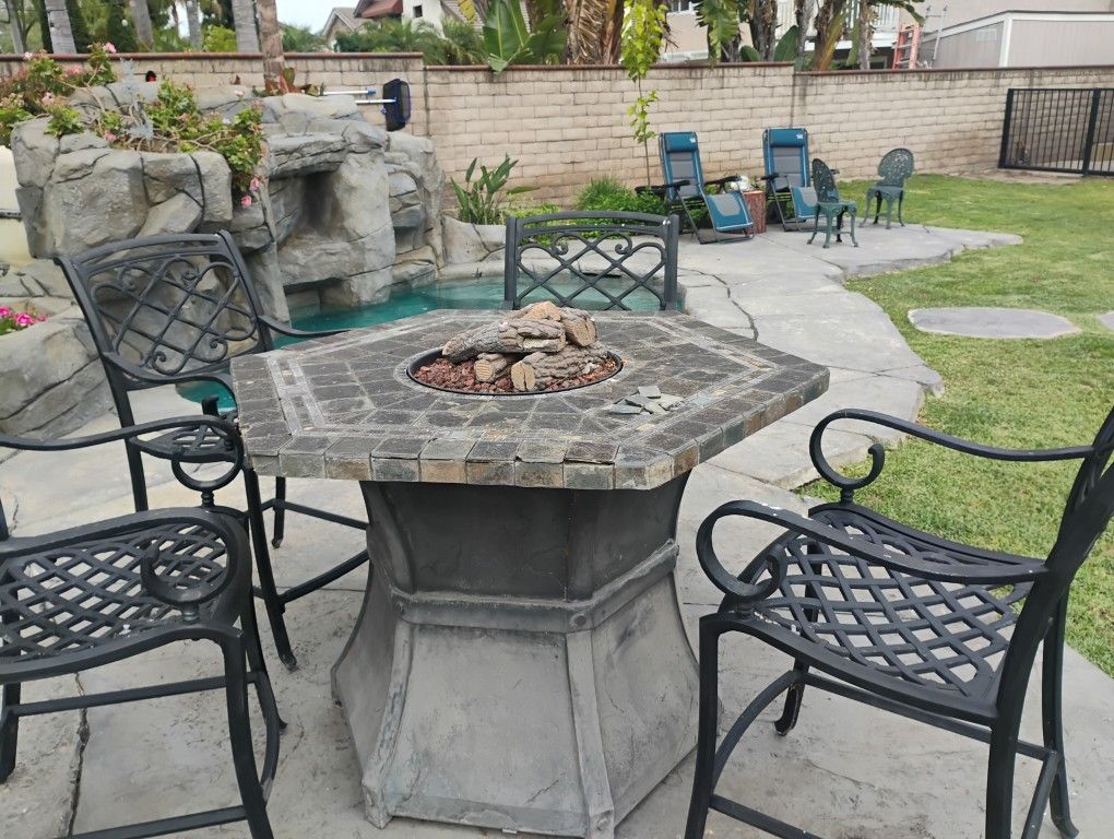 Fire Pit And Chairs 