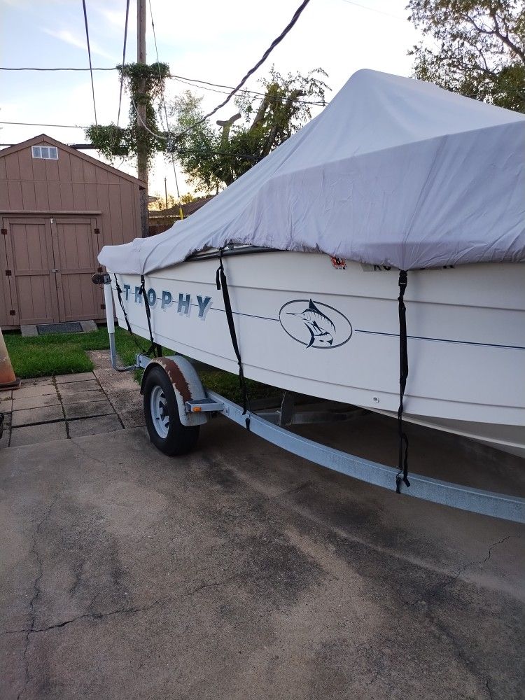 Bayliner Trophy 1903 Center Console