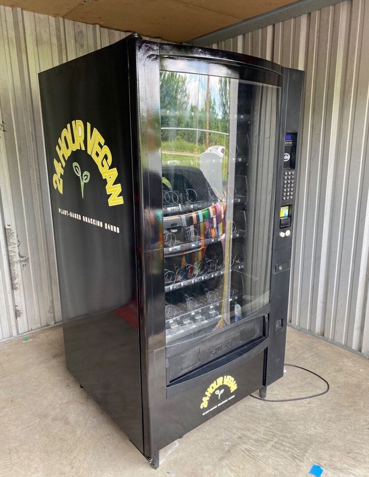 Beautiful CRANE NATIONAL 167 AUTOMATIC SNACK VENDING MACHINE MILLENNIUM