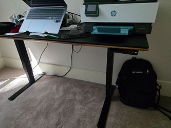 BDI ADUJSTABLE HIGHT GLASS TOP COMPUTER TABLE