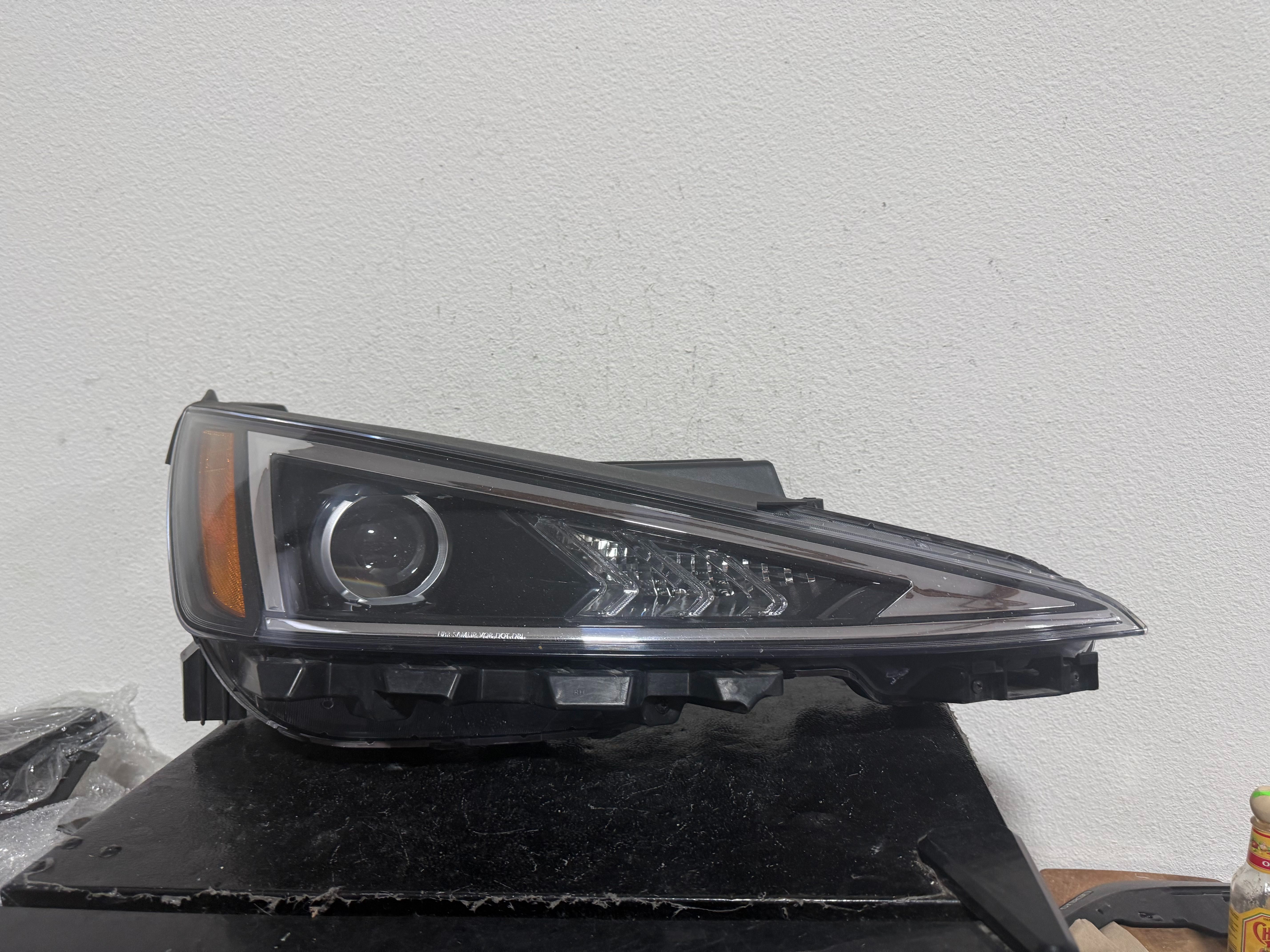 HYUNDAI ELANTRA RIGHT HEADLIGHT 2020