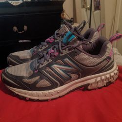 Women's New Balance Sneakers size 7.5 $30 firm