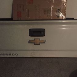 TAILGATE 2015 Silverado 2500