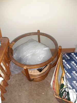 Photo NICE SMALL GLASS END TABLE CHEAP!