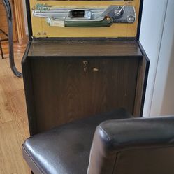 Japanese Pinball Machine with Cabinet and Metal Stand, and a lot of metal balls