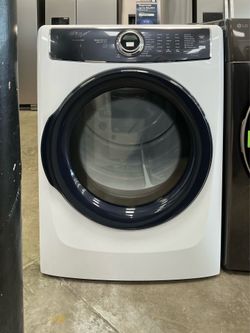 Electrolux 8.0 Cu. Ft. Gas Dryer w/LuxCare® Dry & Perfect Steam™