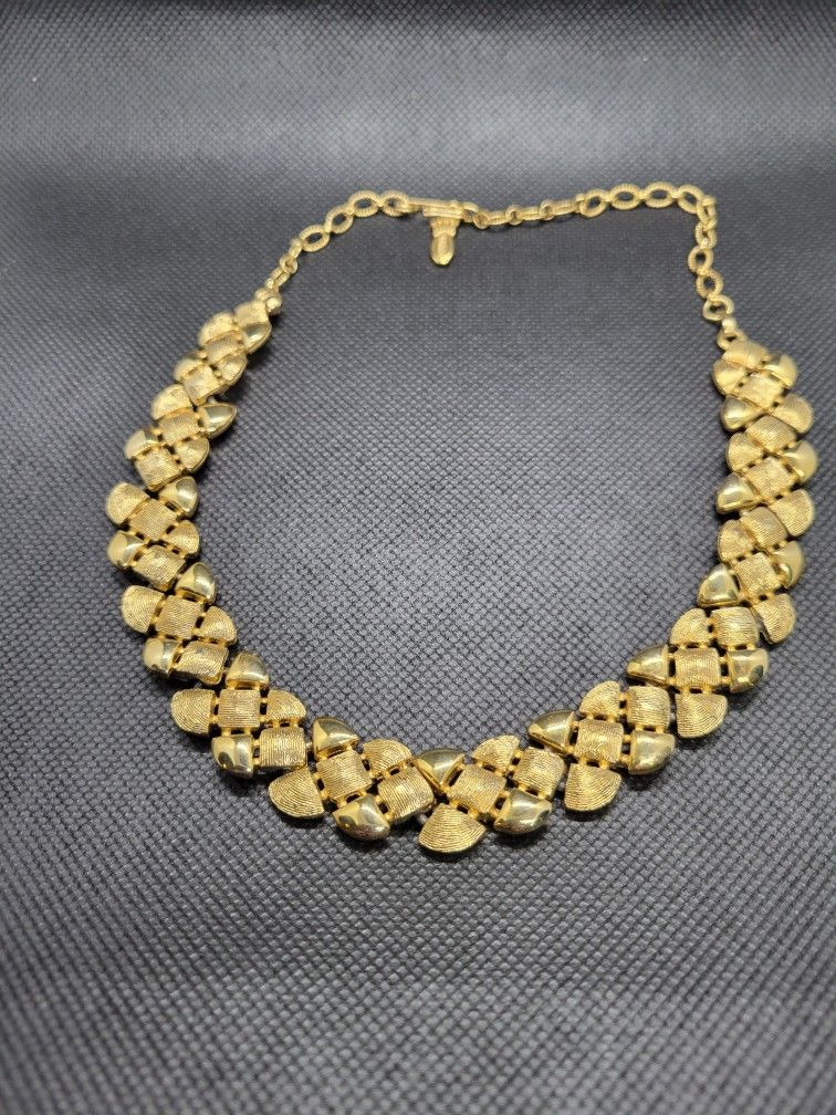 Gold Fish Scale Pattern Choker Necklace 