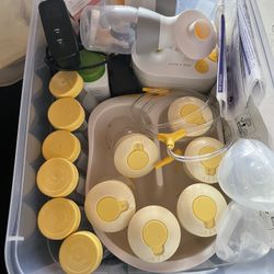 Medela Breast Pump And Storage Bottles 