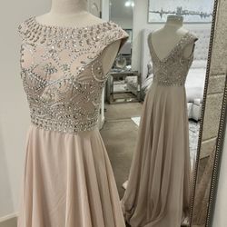 Like New Beautiful Formal Dress Gown With Train Size 4