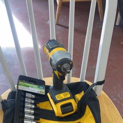 DEWALT 20-Volt MAX XR Cordless Brushless 3/8 in. Compact Impact Wrench (Battery and Kit bit 3/8(8)