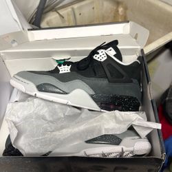 Air Jordan 4 Retros Size 9.5