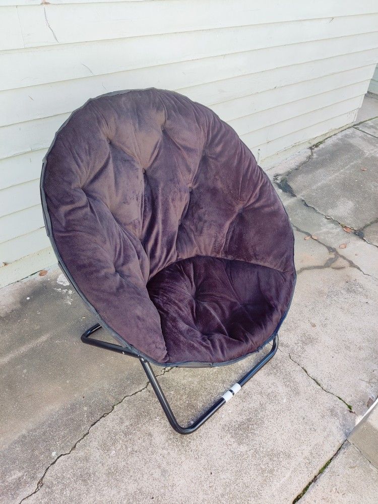 Saucer Chair Like New 