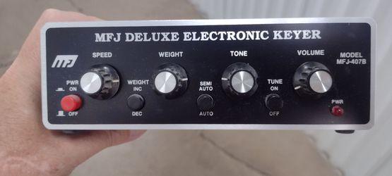 MFJ-407B Deluxe Electronic Keyer
