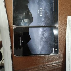 Microsoft Surface Duo 1 - Some Cracks In Photos