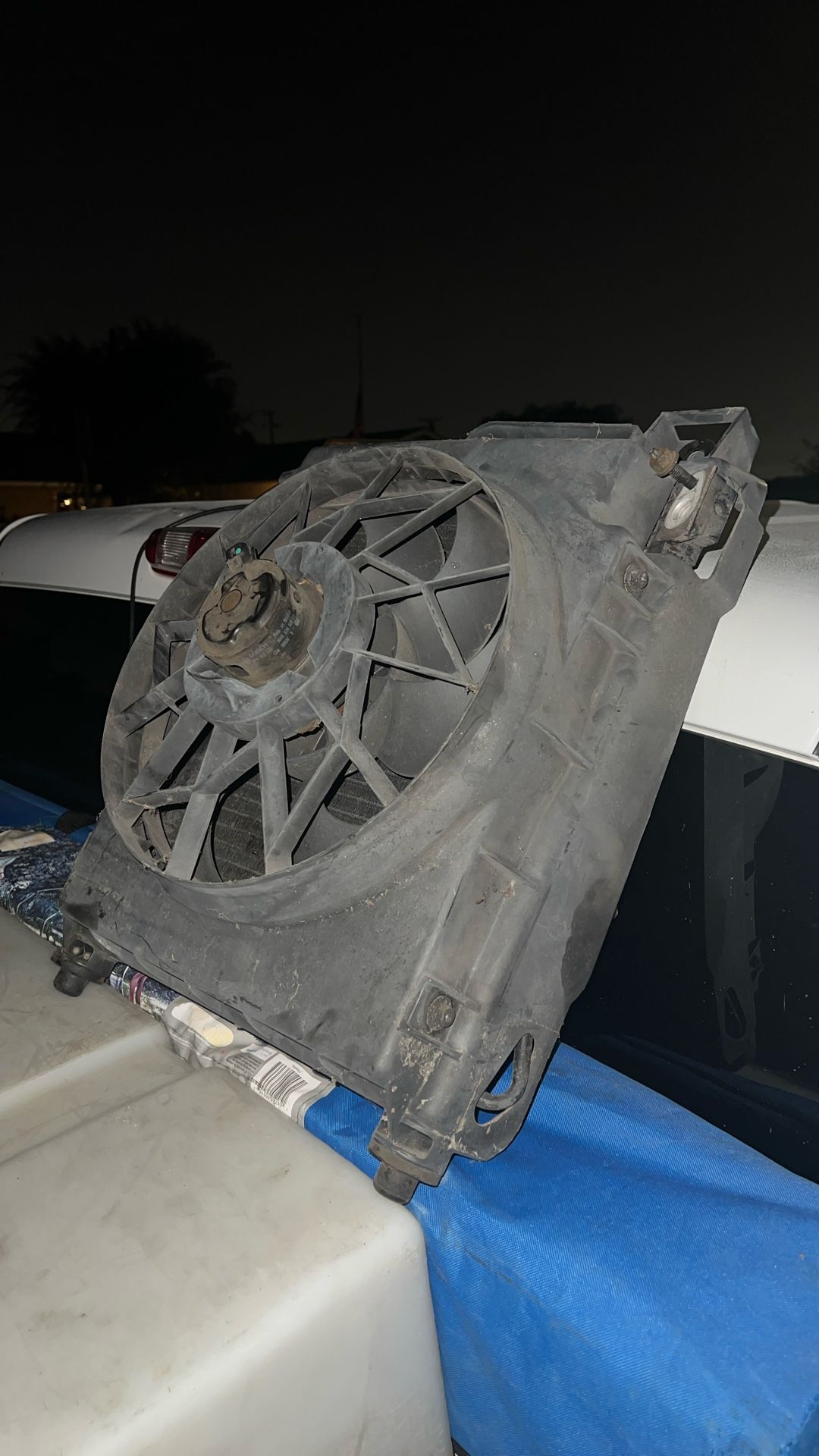 04 Ram 5.7 Hemi A/c Fan