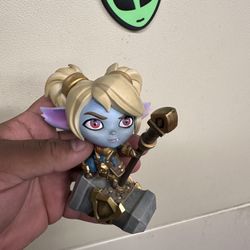 Poppy Statue