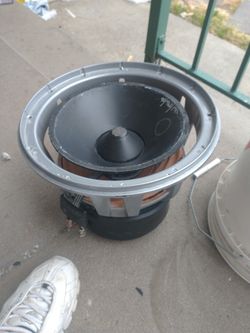 JL Audio 12 W7