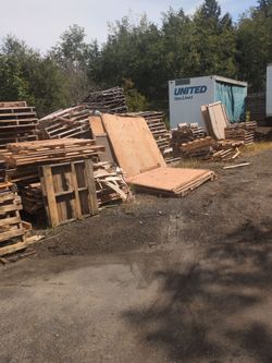 Pallets/wood