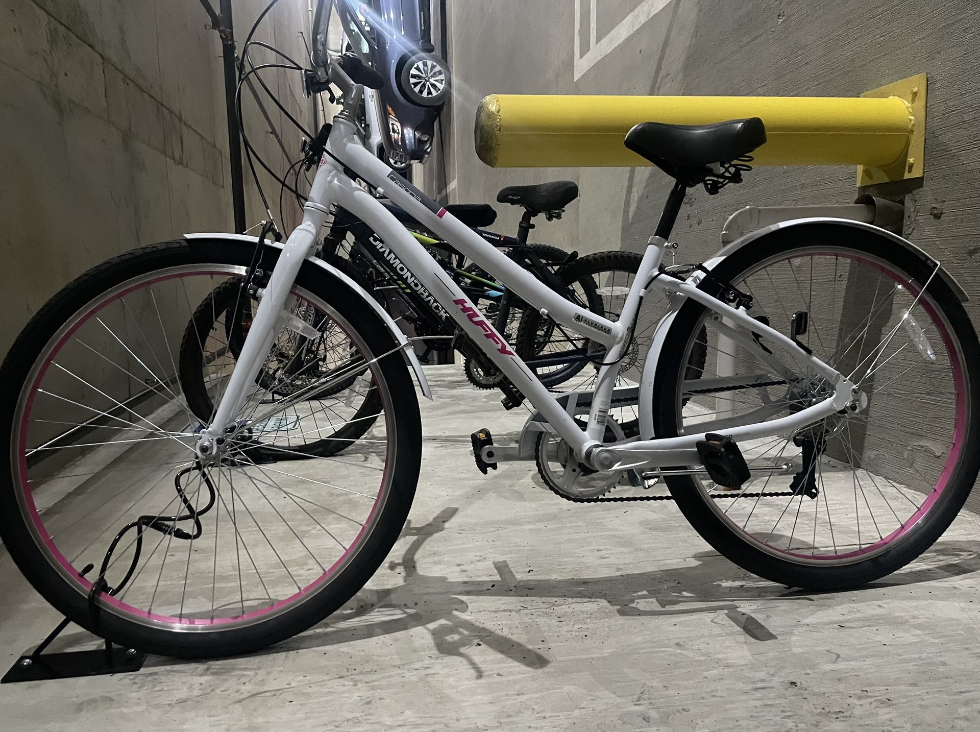 Huffy Casoria Women s Comfort Bike White And Pink 27.5 inch for