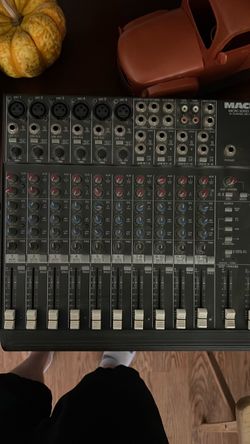 Mackie mixer